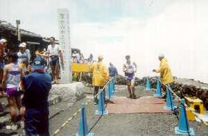 Actual finish line atop Fujisan